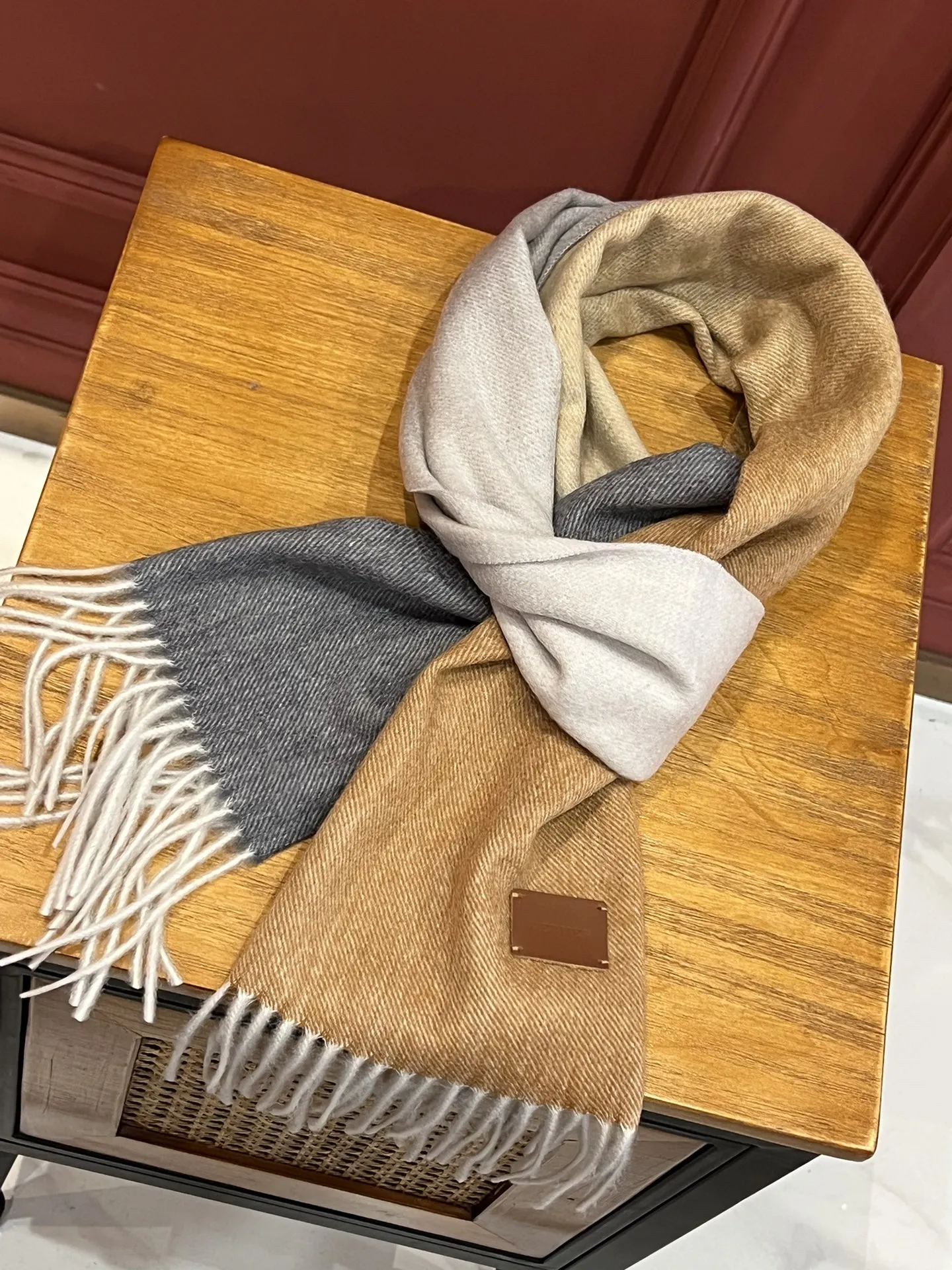 【2026】【HERMES エルメス 】スカーフ   32*190CM  241109