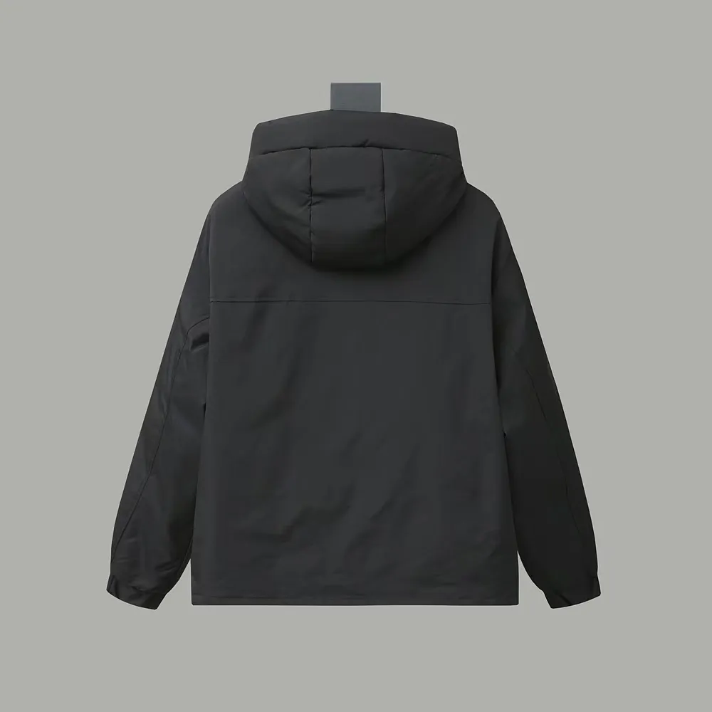 【2026】【PRADA  公式旗艦店】プラダ  ダウンジャケット 好評に付き再入荷！ 241102