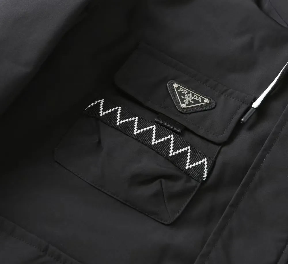 【2026】【PRADA  公式旗艦店】プラダ  ダウンジャケット 好評に付き再入荷！ 241102