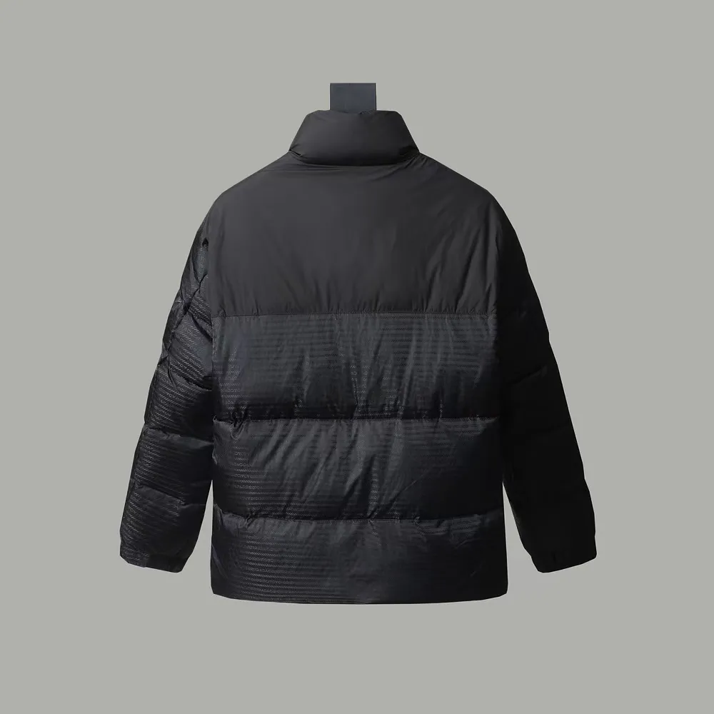 【2026】【PRADA  公式旗艦店】プラダ  ダウンジャケット 好評に付き再入荷！ 241102