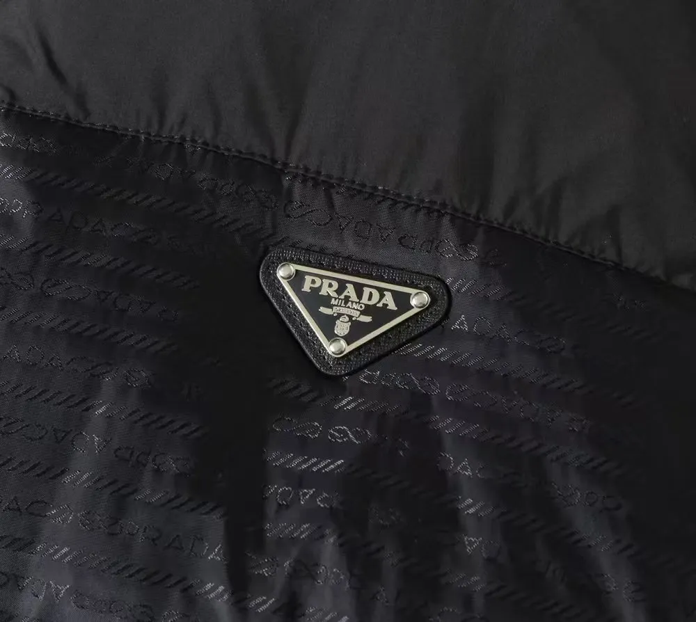【2026】【PRADA  公式旗艦店】プラダ  ダウンジャケット 好評に付き再入荷！ 241102