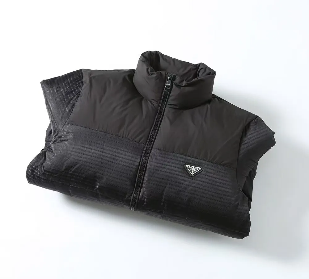 【2026】【PRADA  公式旗艦店】プラダ  ダウンジャケット 好評に付き再入荷！ 241102