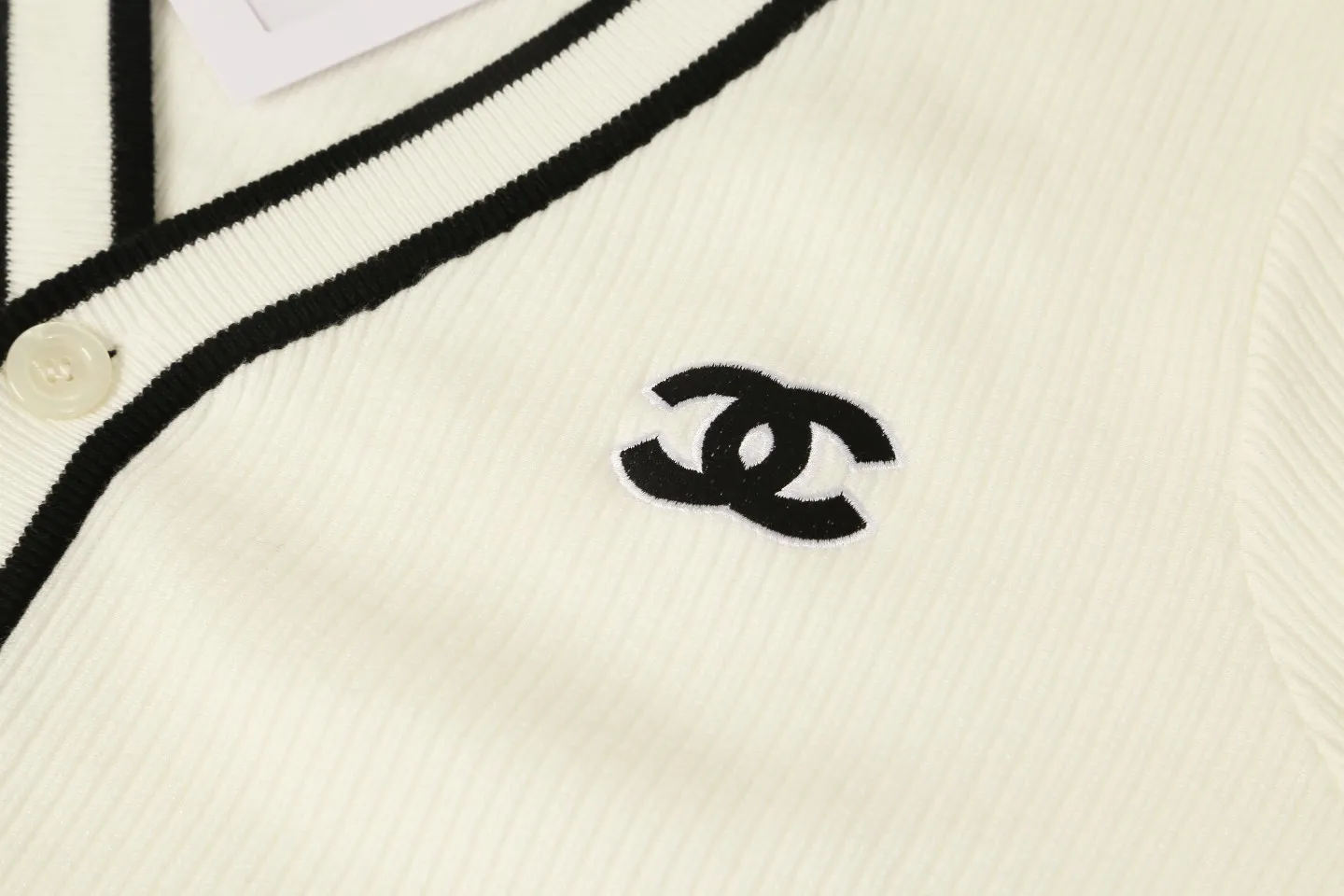 【2026】【CHANEL  公式旗艦店】シャネル  セーター好評に付き再入荷！ 241102