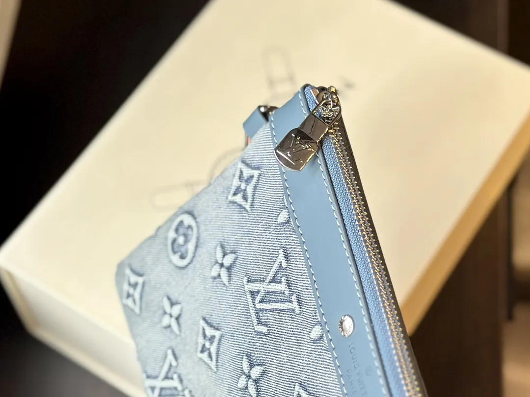 【2026】LV【LOUIS VUITTON  公式 旗艦店】 ルイヴィトン   クラッチバッグ 当日出荷 好評に付き再入荷！27*18CM  241101