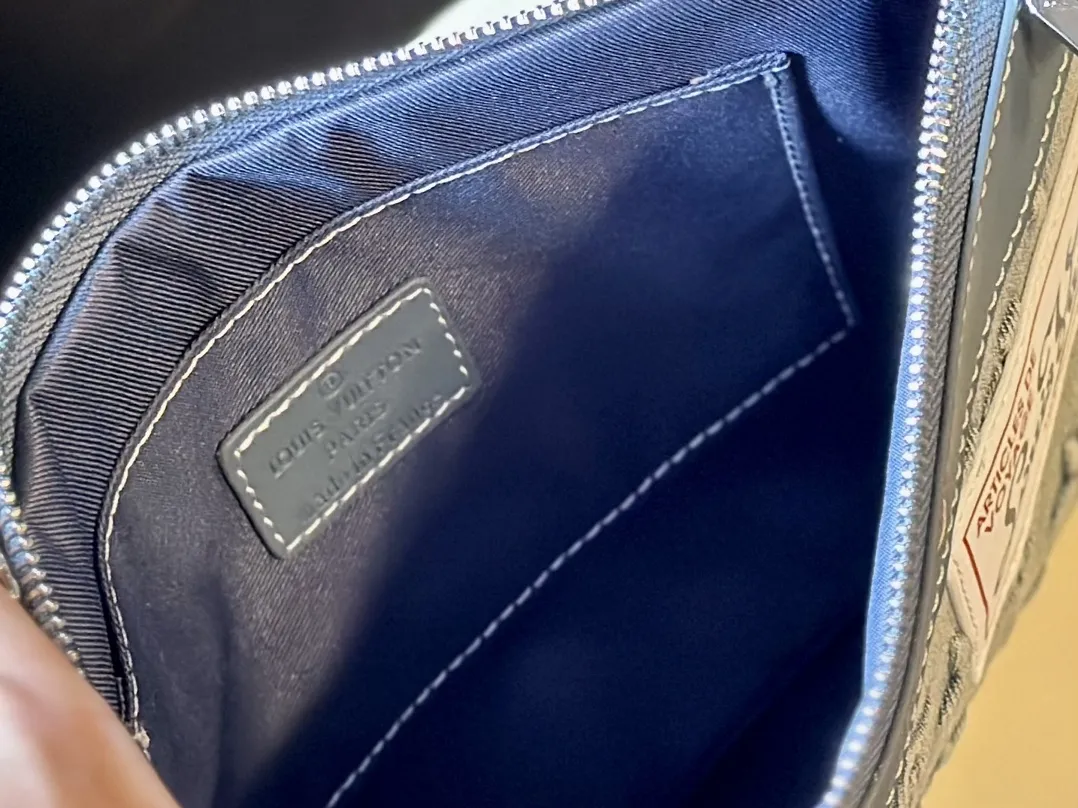 【2026】LV【LOUIS VUITTON  公式 旗艦店】 ルイヴィトン   クラッチバッグ 当日出荷 好評に付き再入荷！27*18CM  241101