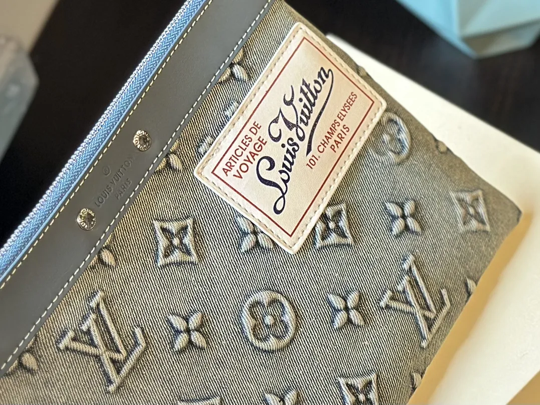 【2026】LV【LOUIS VUITTON  公式 旗艦店】 ルイヴィトン   クラッチバッグ 当日出荷 好評に付き再入荷！27*18CM  241101