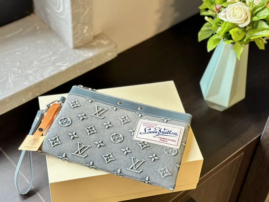 【2026】LV【LOUIS VUITTON  公式 旗艦店】 ルイヴィトン   クラッチバッグ 当日出荷 好評に付き再入荷！27*18CM  241101