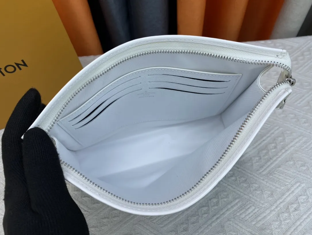 【2026】LV【LOUIS VUITTON  公式 旗艦店】 ルイヴィトン   クラッチバッグ 当日出荷 好評に付き再入荷！24*21*6CM  241101