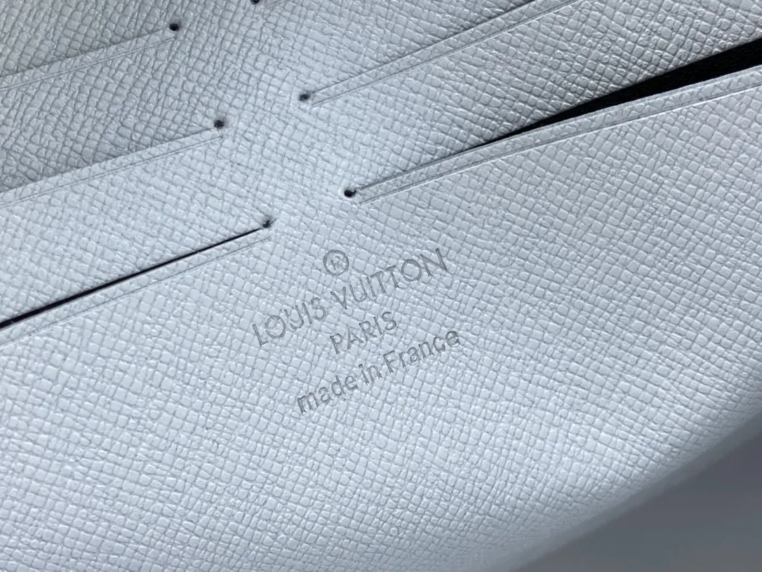 【2026】LV【LOUIS VUITTON  公式 旗艦店】 ルイヴィトン   クラッチバッグ 当日出荷 好評に付き再入荷！24*21*6CM  241101