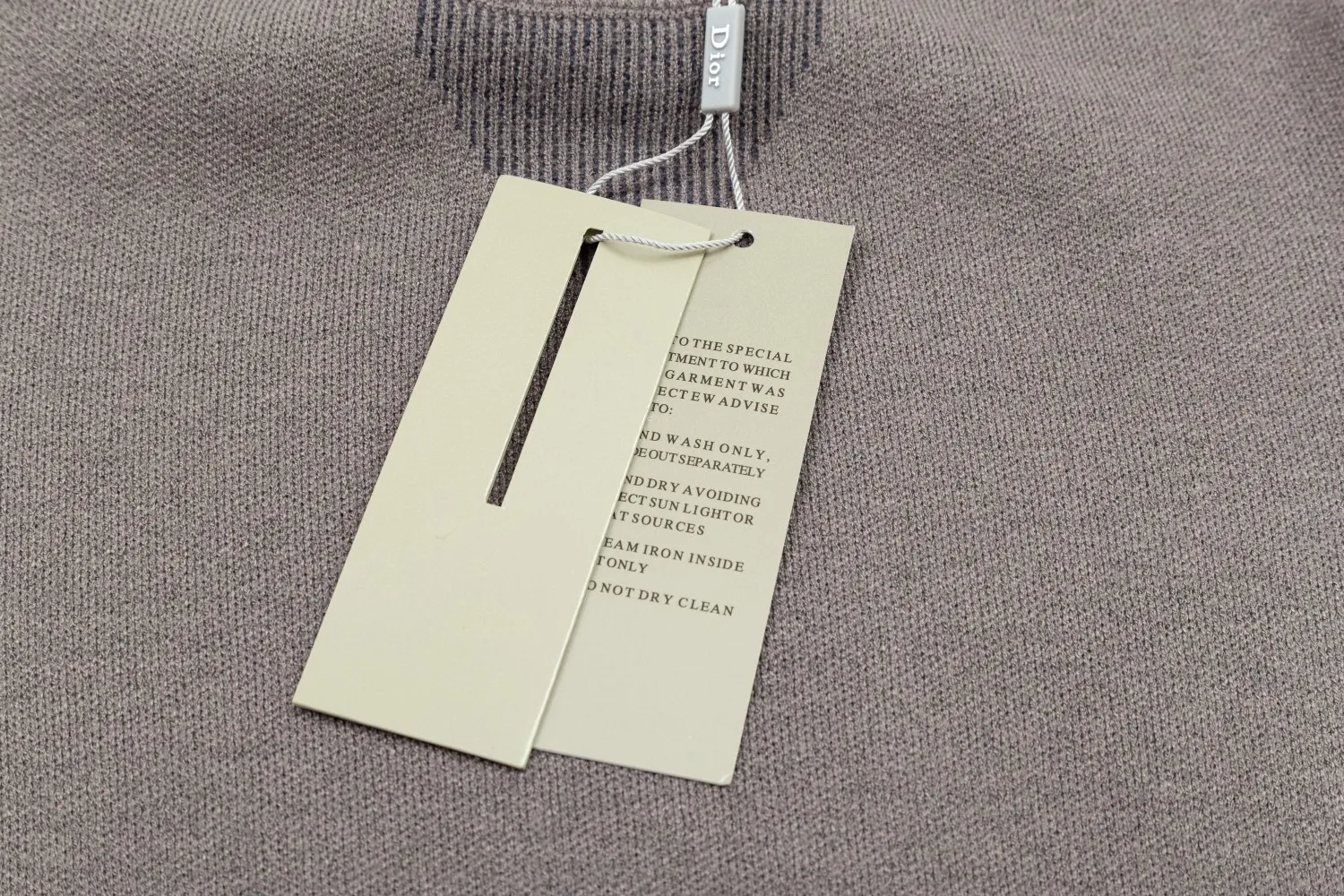 【2026】【DIOR  公式旗艦店】ディオール  セーター好評に付き再入荷！ 241031