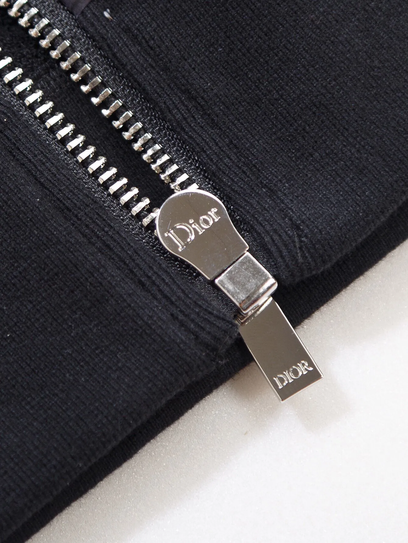【2026】【DIOR   公式旗艦店】パーカー  コート ディオール  好評に付き再入荷！ 241031