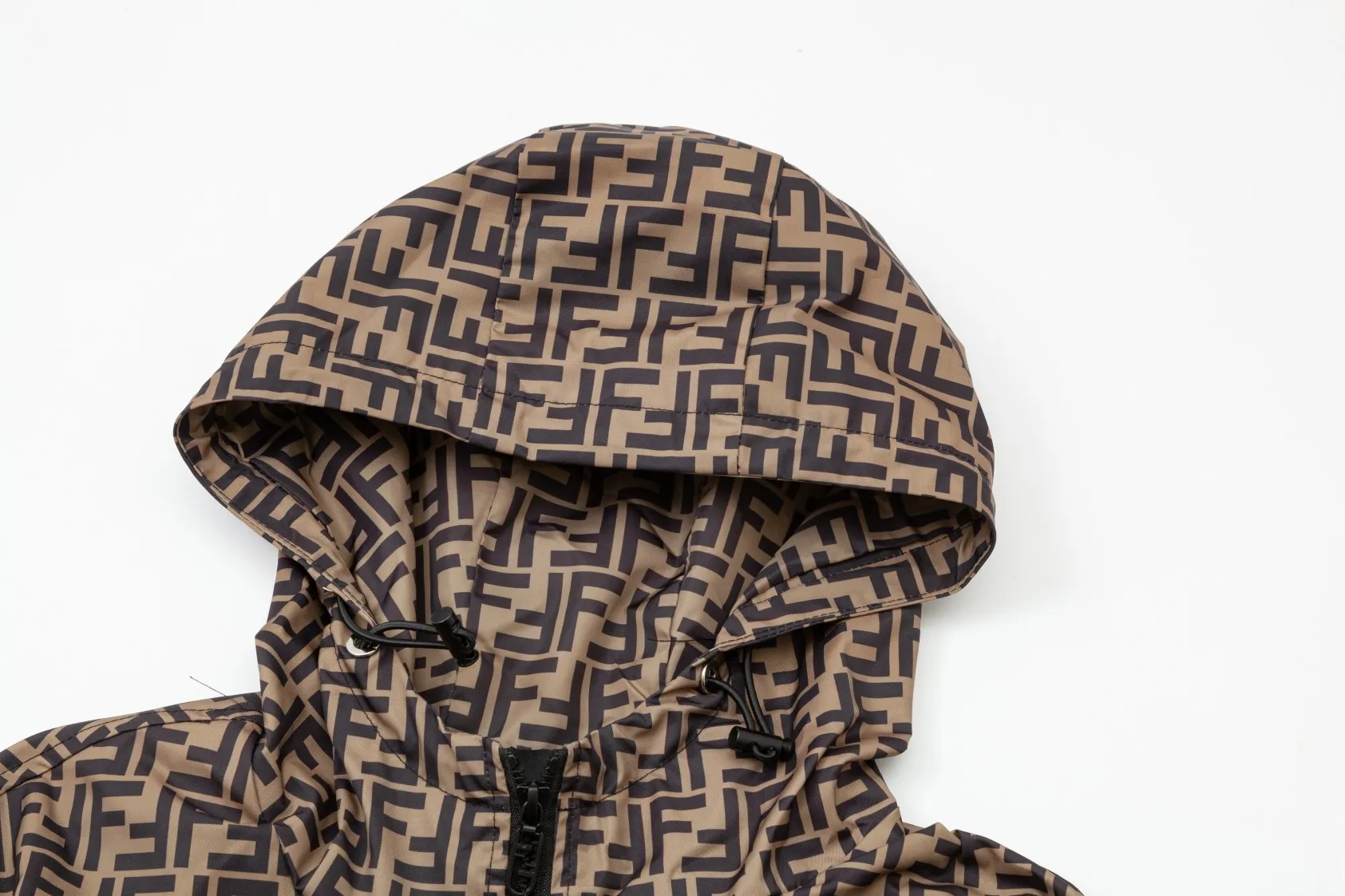 【2026】【FENDI 公式旗艦店】フェンディ ジャケット好評に付き再入荷！241029