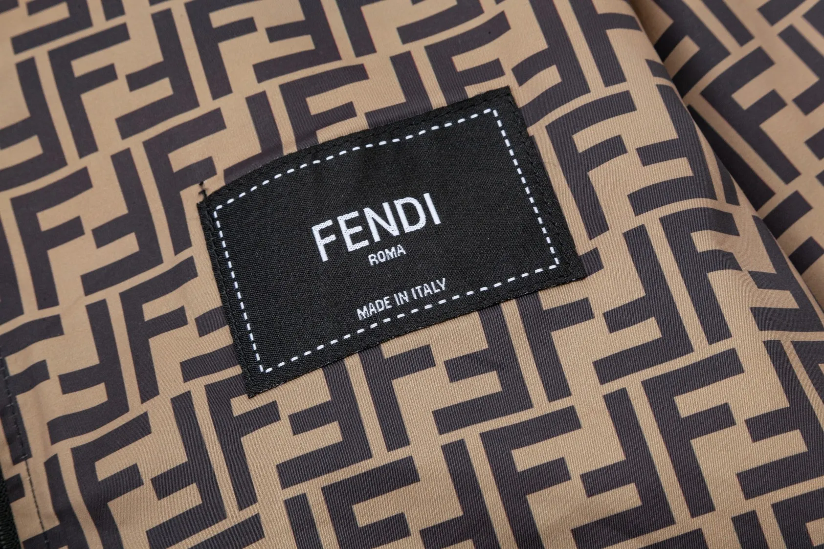 【2026】【FENDI 公式旗艦店】フェンディ ジャケット好評に付き再入荷！241029