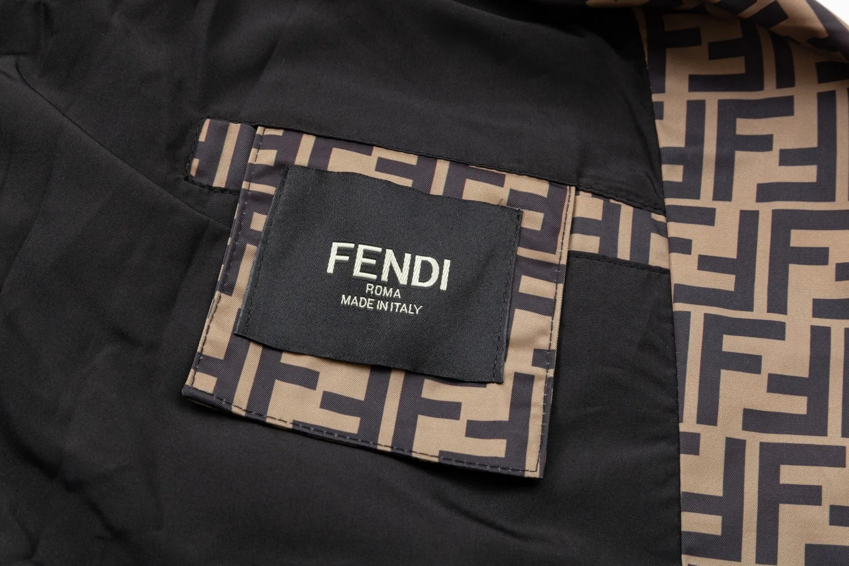 【2026】【FENDI 公式旗艦店】フェンディ ジャケット好評に付き再入荷！241029