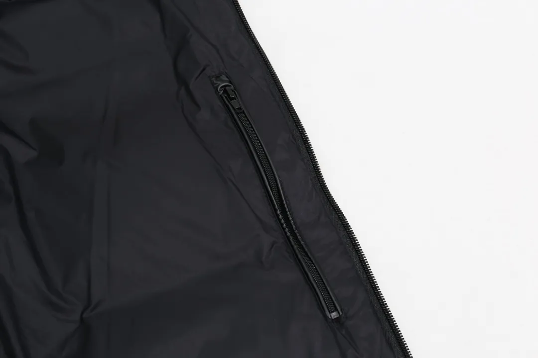 【2026】【PRADA  公式旗艦店】プラダ  ダウンジャケット好評に付き再入荷！ 241026