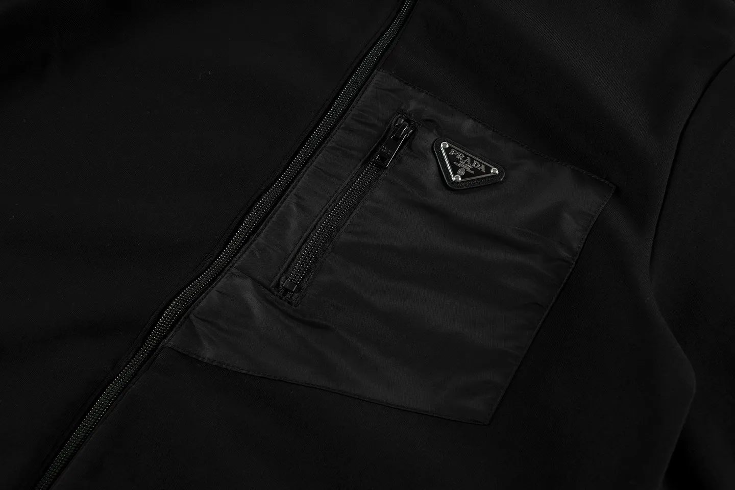 【2026】【PRADA  公式旗艦店】 プラダ  ジャケット着 ご好評に付き再入荷！241024