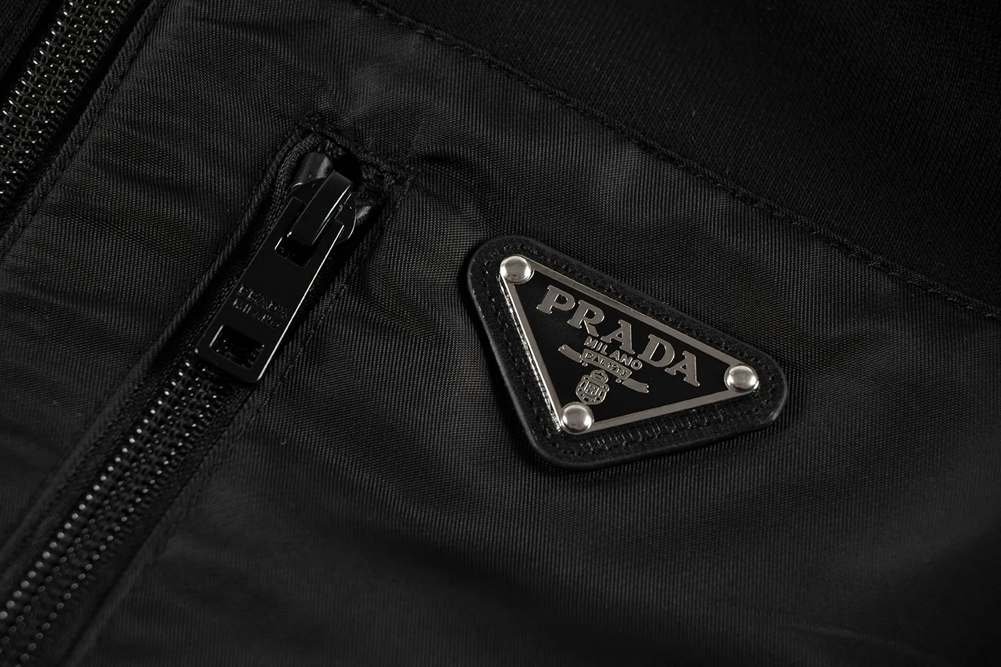 【2026】【PRADA  公式旗艦店】 プラダ  ジャケット着 ご好評に付き再入荷！241024