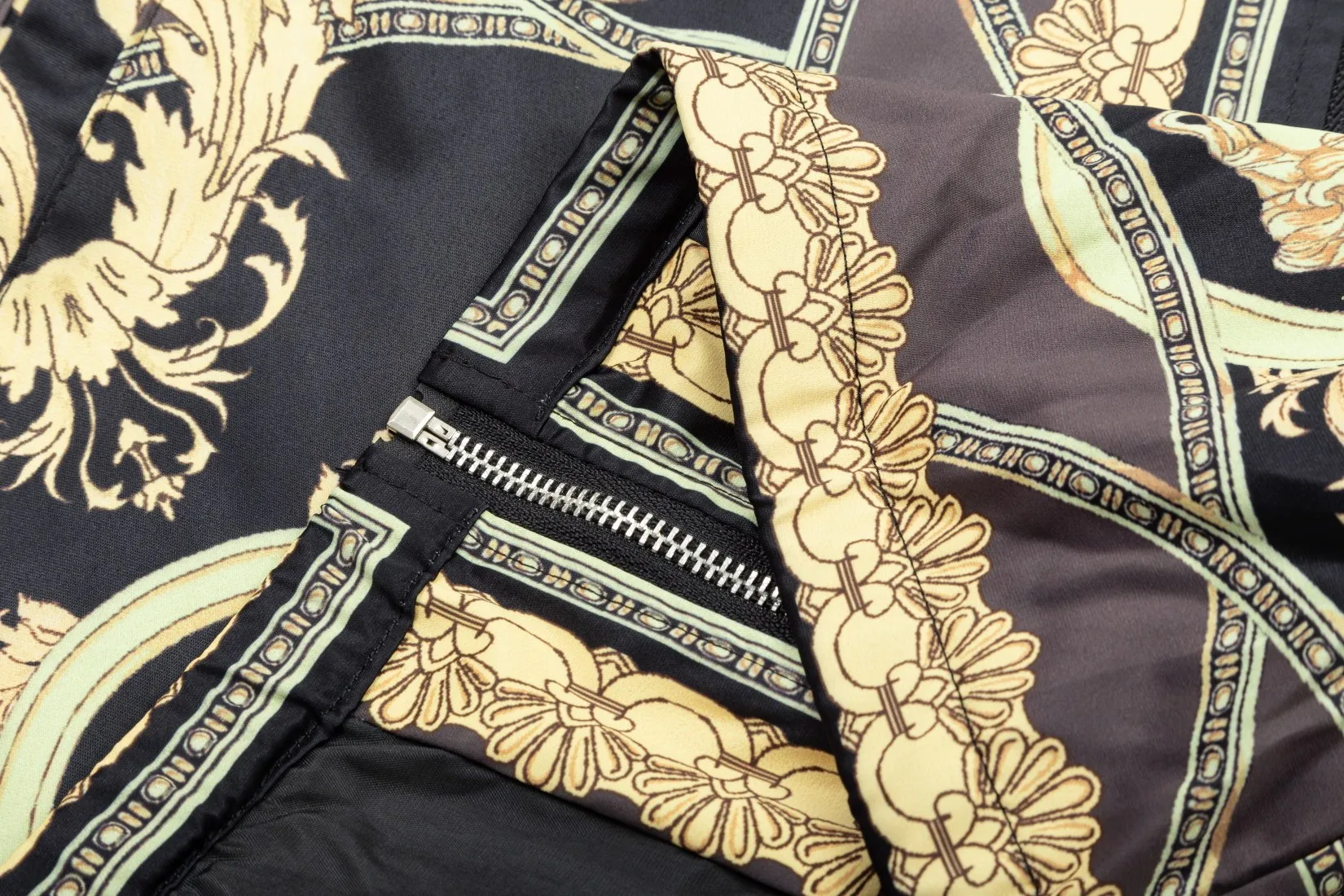 【2026】【VERSACE   公式旗艦店】ヴェルサーチ   ジャケット着 ご好評に付き再入荷！241022
