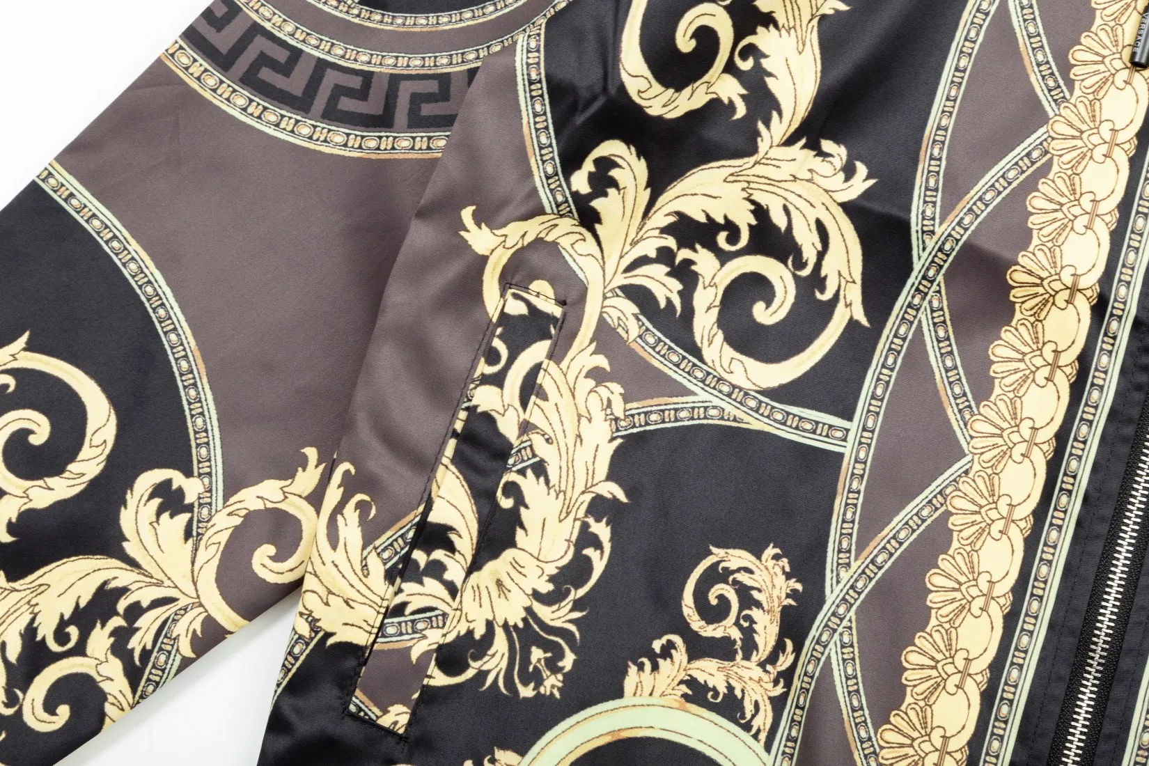 【2026】【VERSACE   公式旗艦店】ヴェルサーチ   ジャケット着 ご好評に付き再入荷！241022