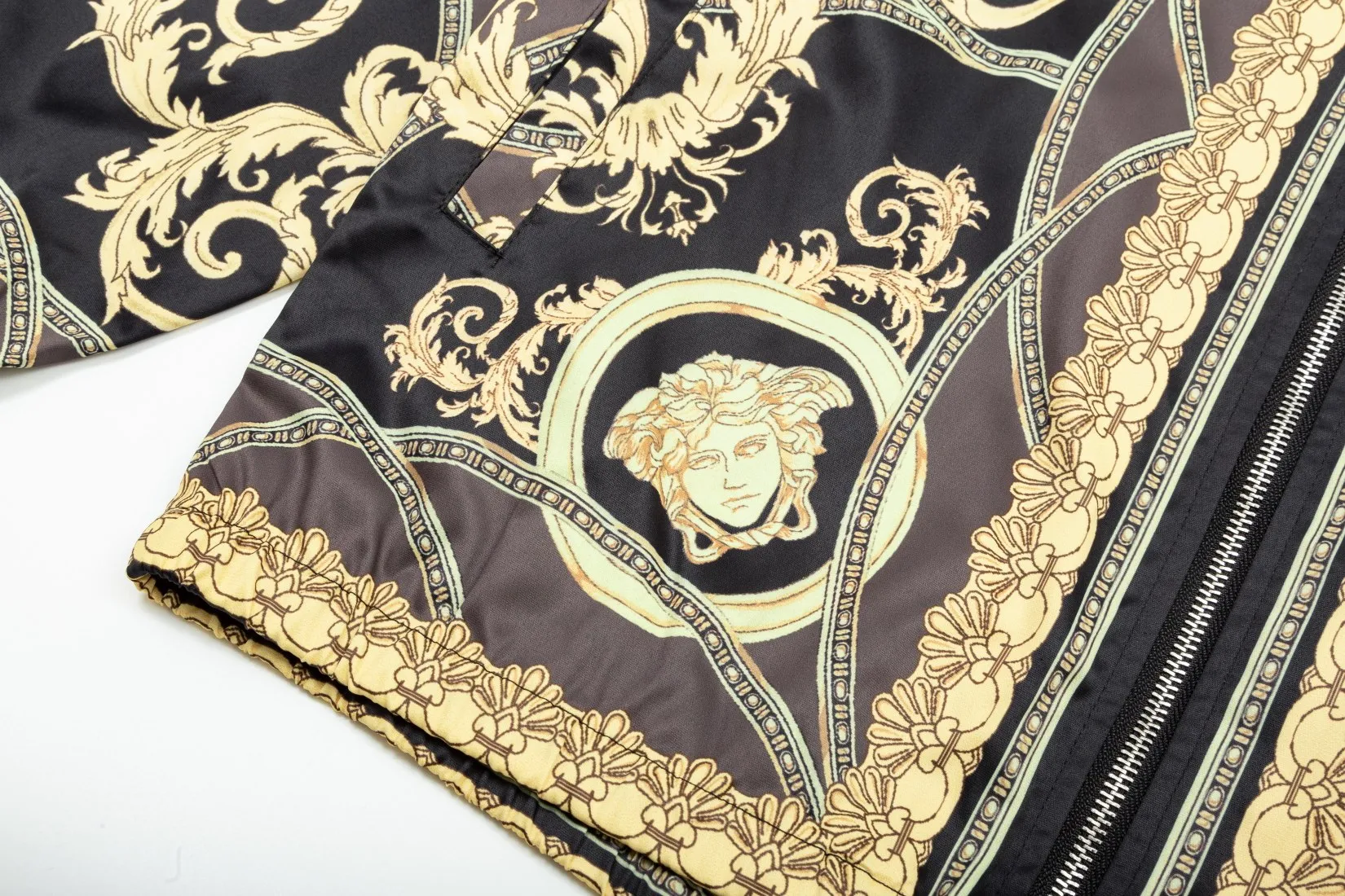 【2026】【VERSACE   公式旗艦店】ヴェルサーチ   ジャケット着 ご好評に付き再入荷！241022