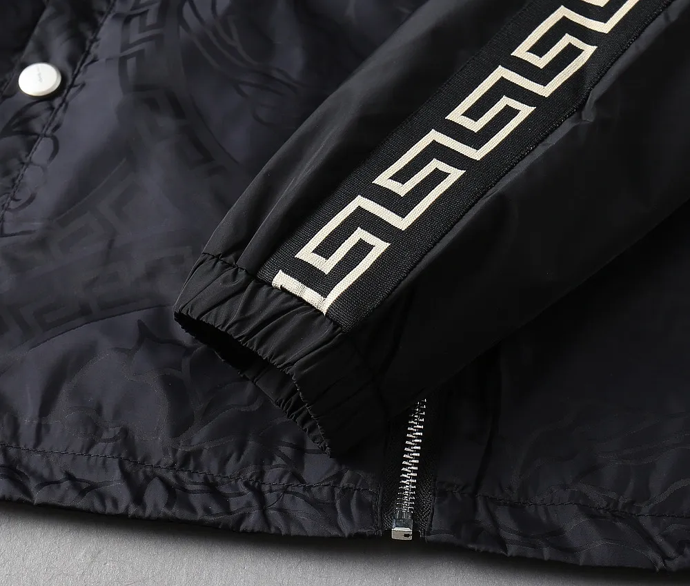 【2026】【VERSACE   公式旗艦店】ヴェルサーチ   ジャケット着 ご好評に付き再入荷！241022