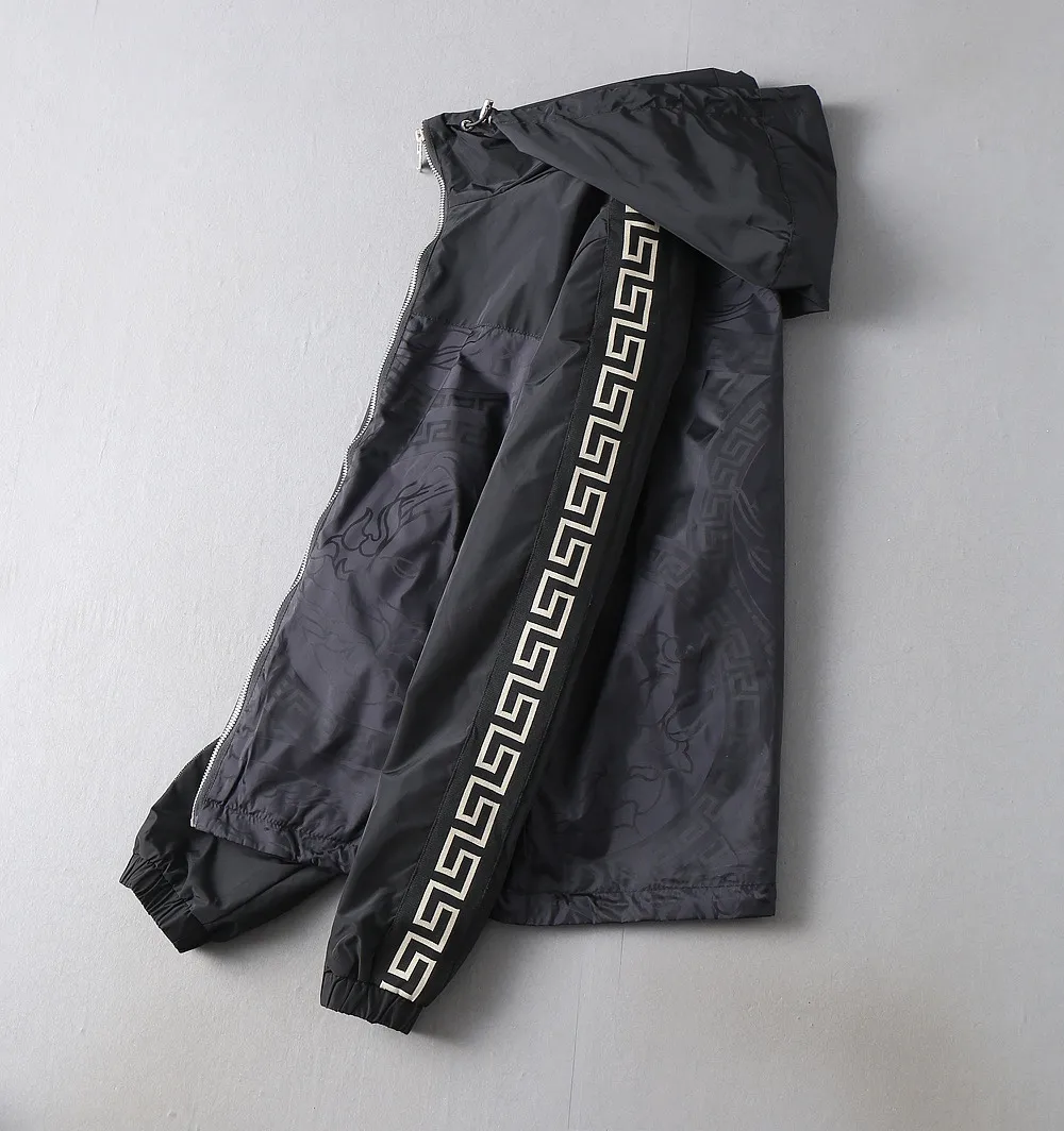 【2026】【VERSACE   公式旗艦店】ヴェルサーチ   ジャケット着 ご好評に付き再入荷！241022