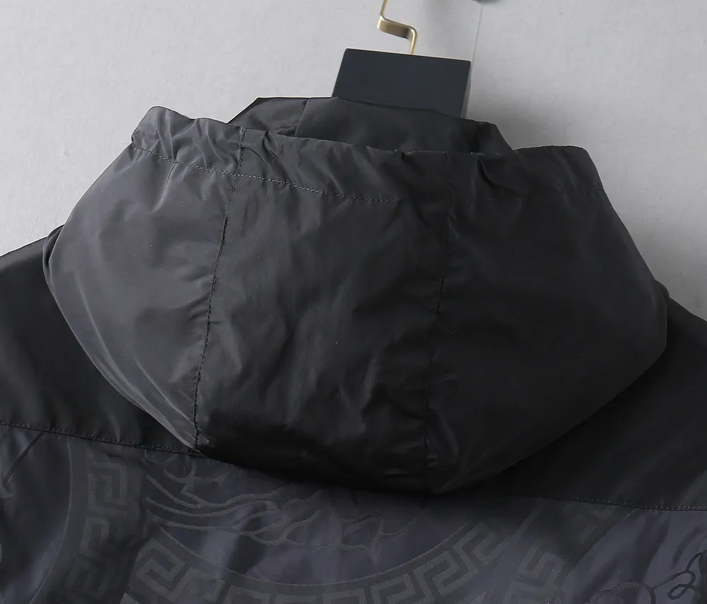 【2026】【VERSACE   公式旗艦店】ヴェルサーチ   ジャケット着 ご好評に付き再入荷！241022