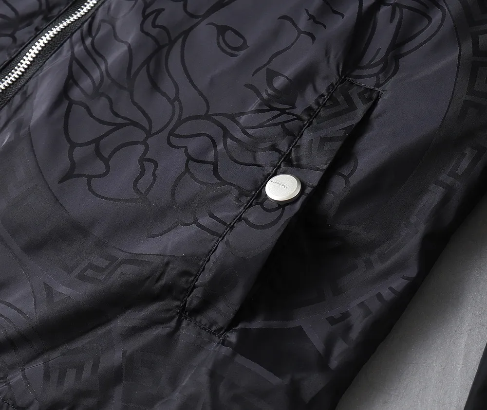 【2026】【VERSACE   公式旗艦店】ヴェルサーチ   ジャケット着 ご好評に付き再入荷！241022