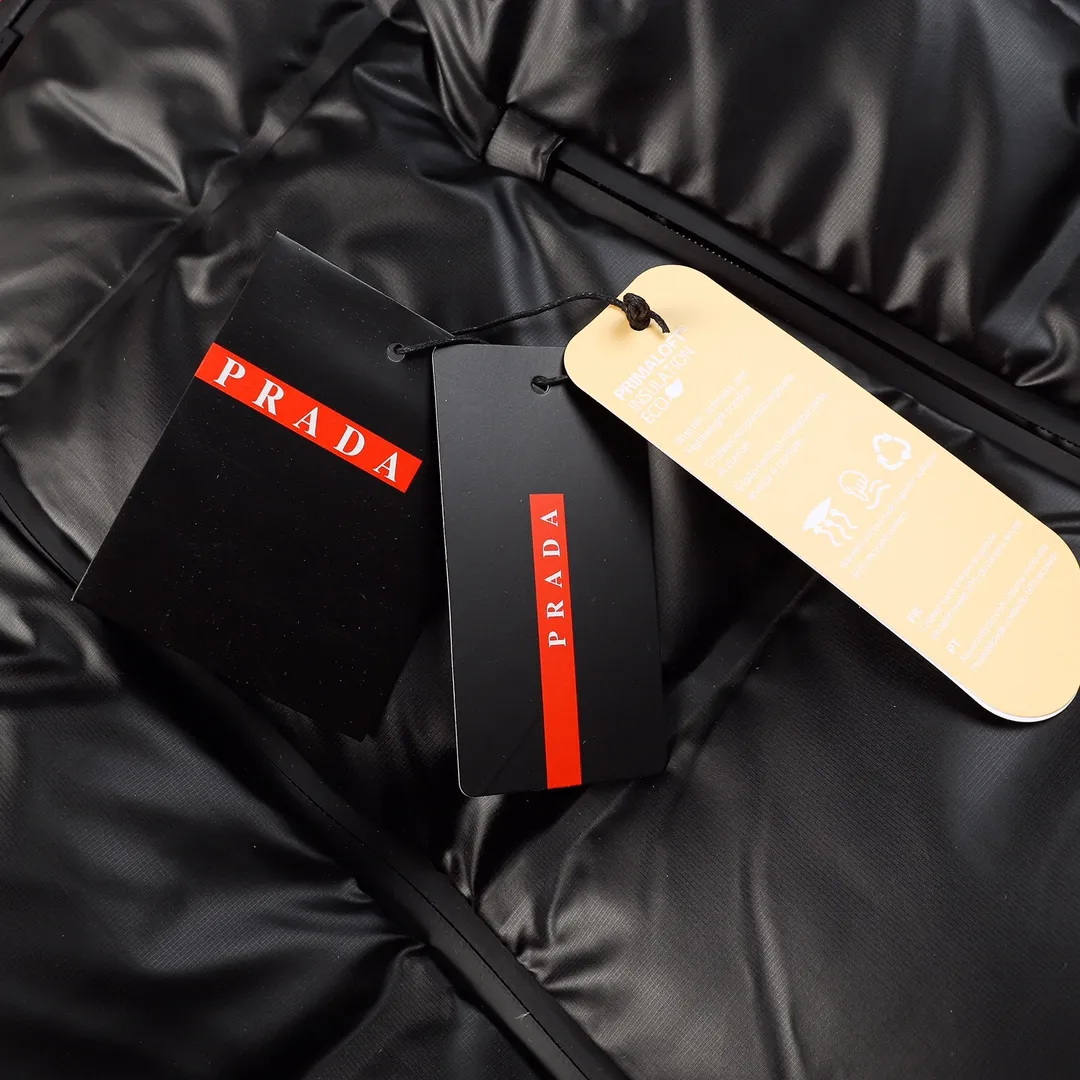 【2026】【PRADA 公式旗艦店】プラダ   ダウンジャケット 好評に付き再入荷！ 271017