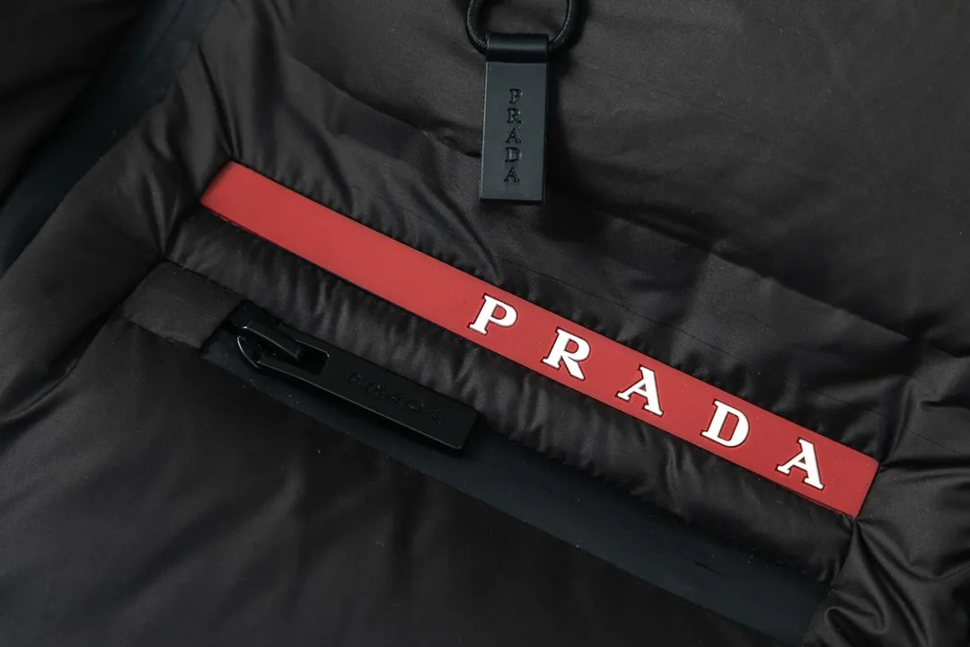 【2026】【PRADA  公式旗艦店】プラダ  ダウンジャケット 好評に付き再入荷！ 271017