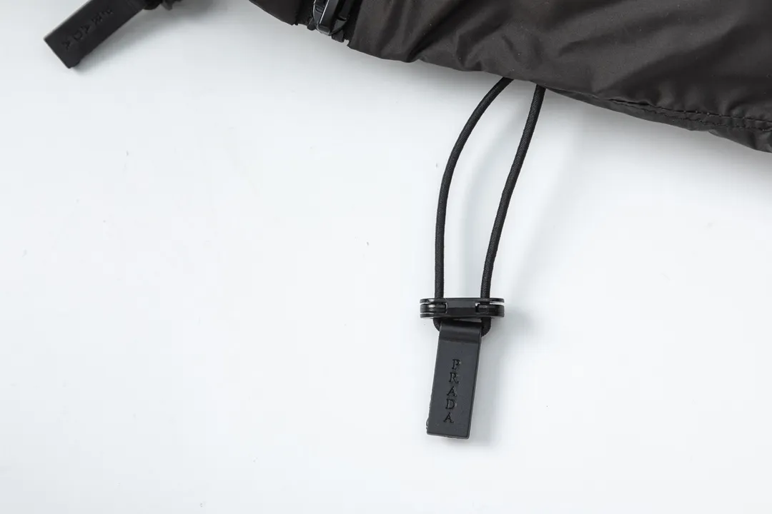 【2026】【PRADA  公式旗艦店】プラダ  ダウンジャケット 好評に付き再入荷！ 271017