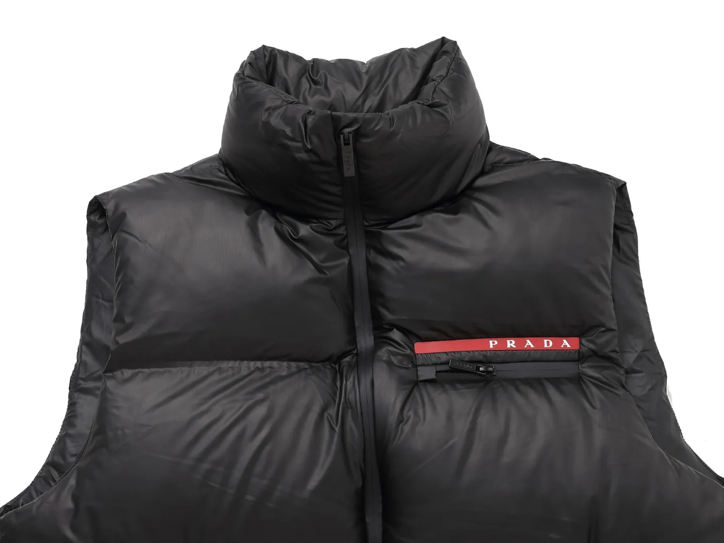 【2026】【PRADA 公式旗艦店】プラダ ダウンベスト 当日出荷 好評に付き再入荷！241009