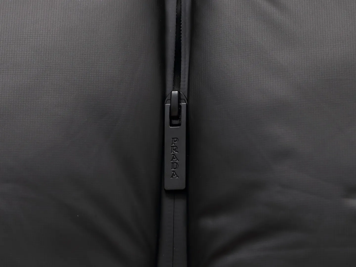 【2026】【PRADA 公式旗艦店】プラダ ダウンベスト 当日出荷 好評に付き再入荷！241009
