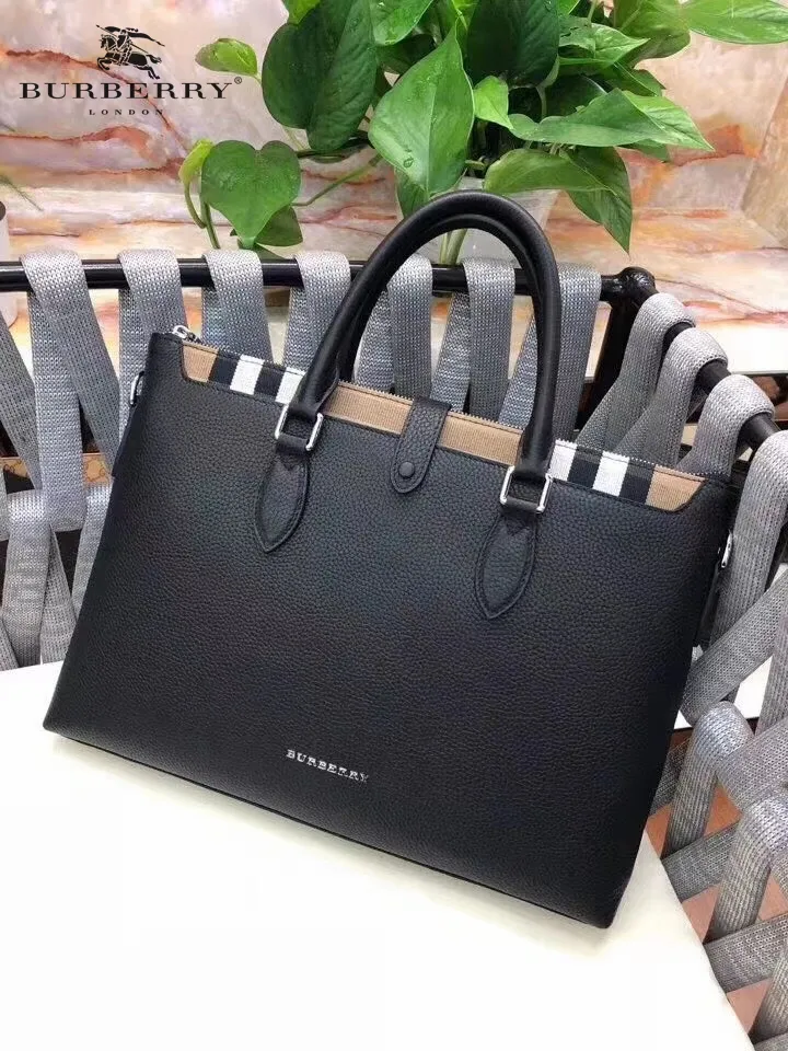 【2026】 【BURBERRY 公式旗艦店】バーバリー  ハンドバッグ 当日出荷 好評に付き再入荷！38-29-6CM 241007