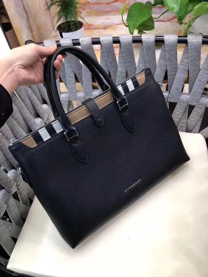 【2026】 【BURBERRY 公式旗艦店】バーバリー  ハンドバッグ 当日出荷 好評に付き再入荷！38-29-6CM 241007
