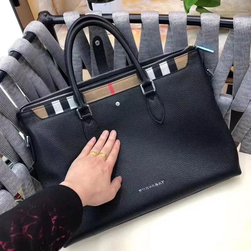 【2026】 【BURBERRY 公式旗艦店】バーバリー  ハンドバッグ 当日出荷 好評に付き再入荷！38-29-6CM 241007