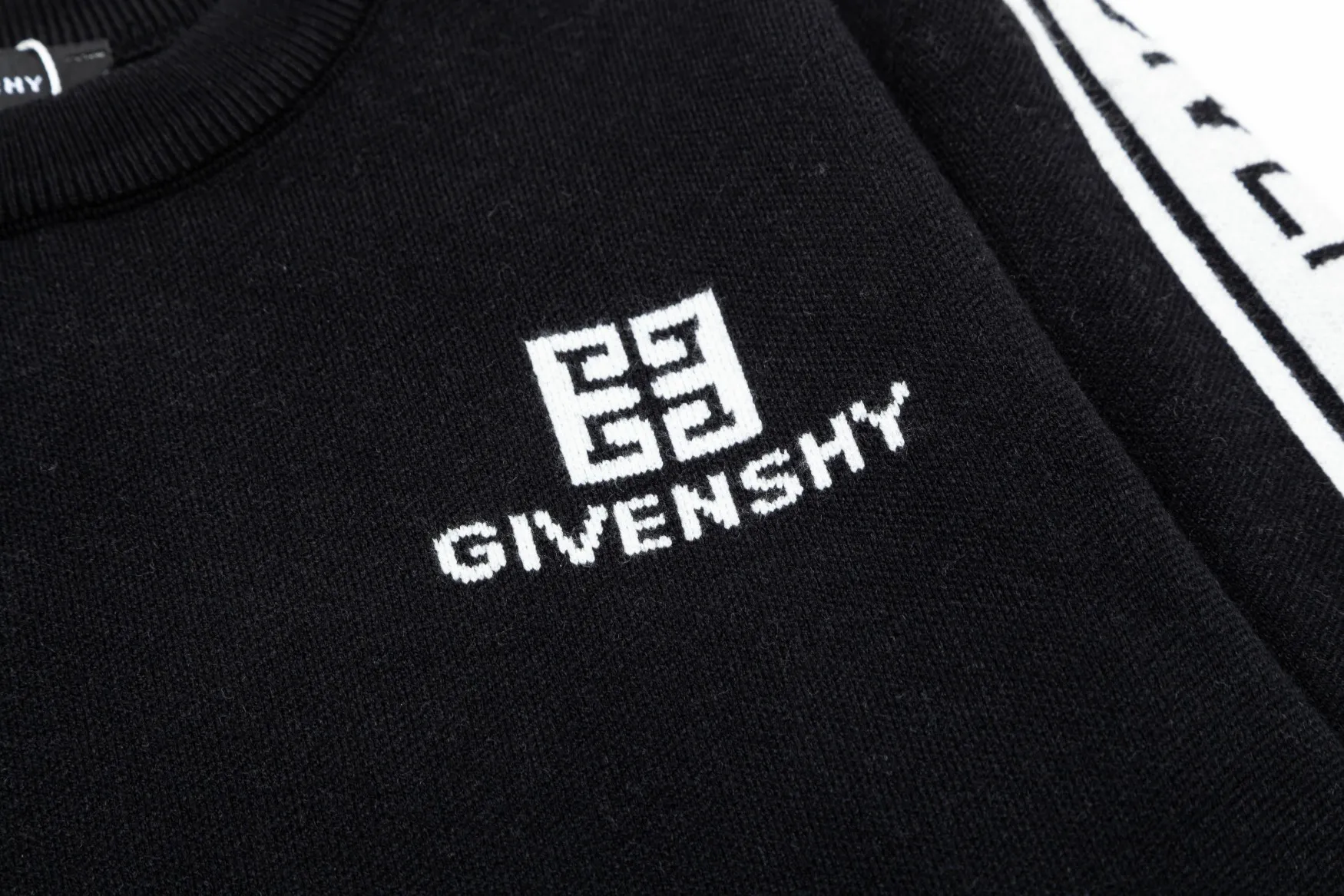 【2026】【GIVENCHY  公式旗艦店】ジバンシー  セーター好評に付き再入荷！ 240930