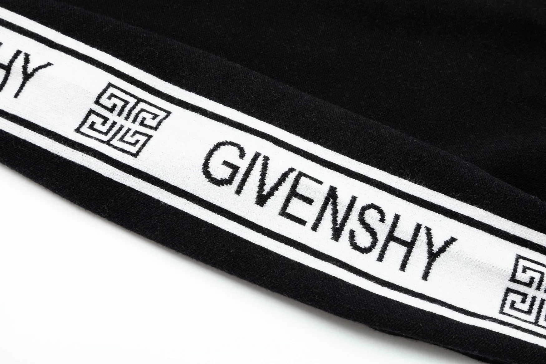 【2026】【GIVENCHY  公式旗艦店】ジバンシー  セーター好評に付き再入荷！ 240930