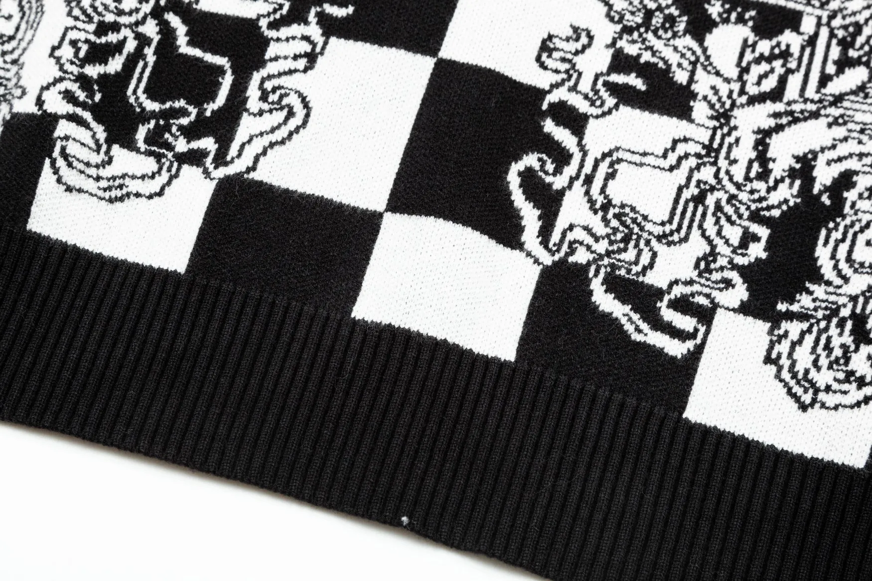 【2026】【VERSACE  公式旗艦店】ヴェルサーチ  セーター好評に付き再入荷！ 240930