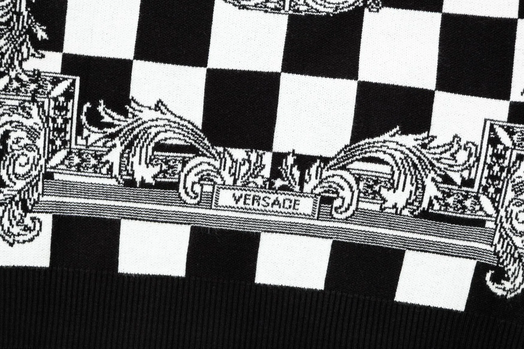 【2026】【VERSACE  公式旗艦店】ヴェルサーチ  セーター好評に付き再入荷！ 240930