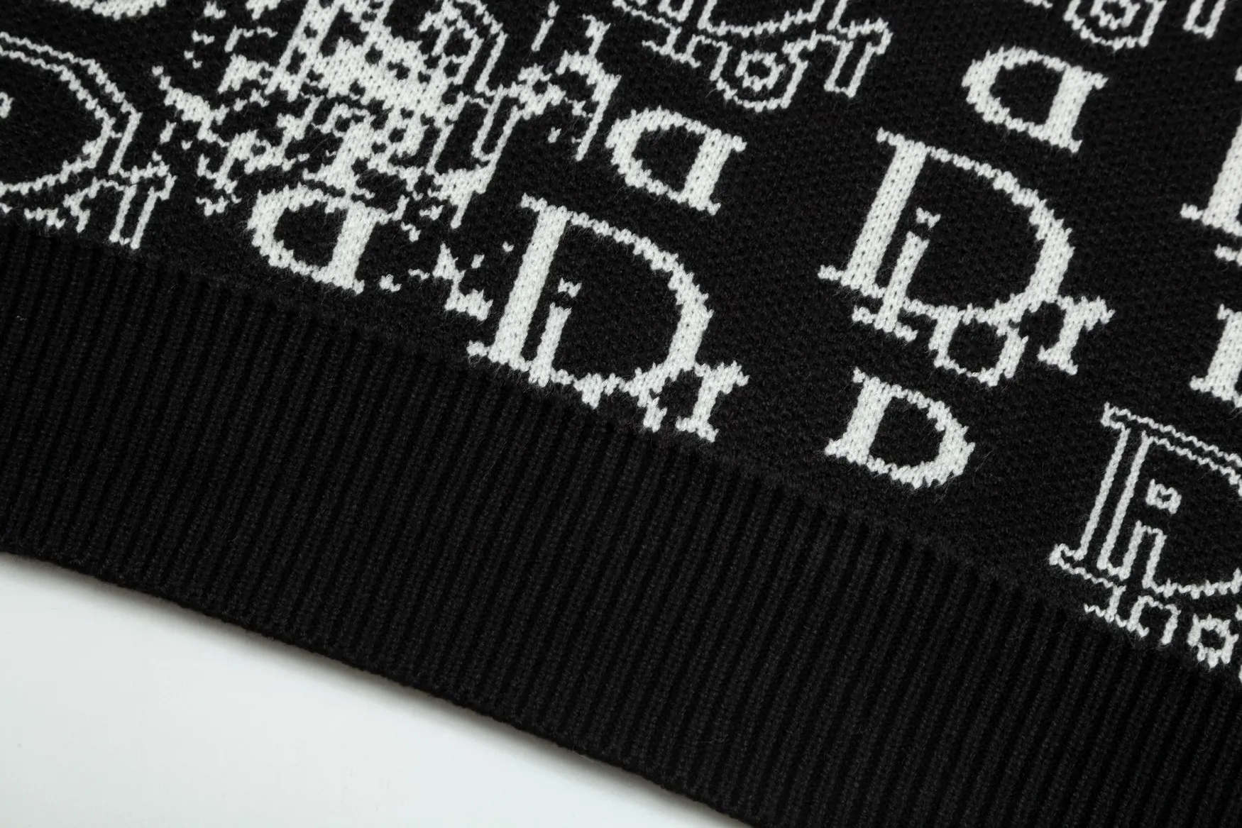 【2026】【DIOR 公式旗艦店】ディオール   セーター好評に付き再入荷！ 240929
