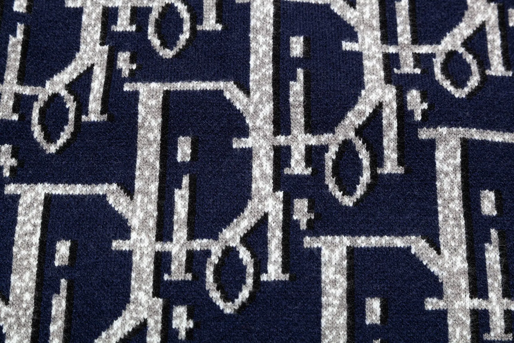 【2026】【DIOR 公式旗艦店】ディオール   セーター好評に付き再入荷！ 240929