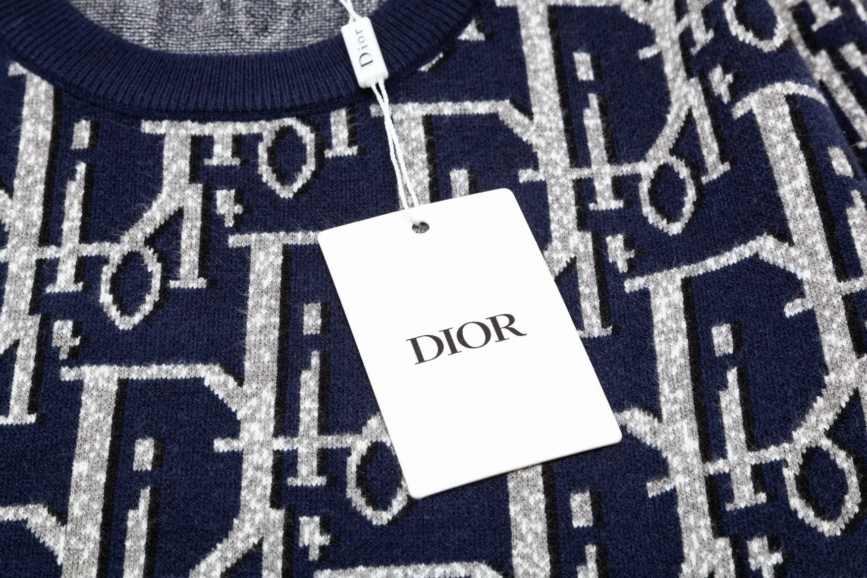 【2026】【DIOR 公式旗艦店】ディオール   セーター好評に付き再入荷！ 240929