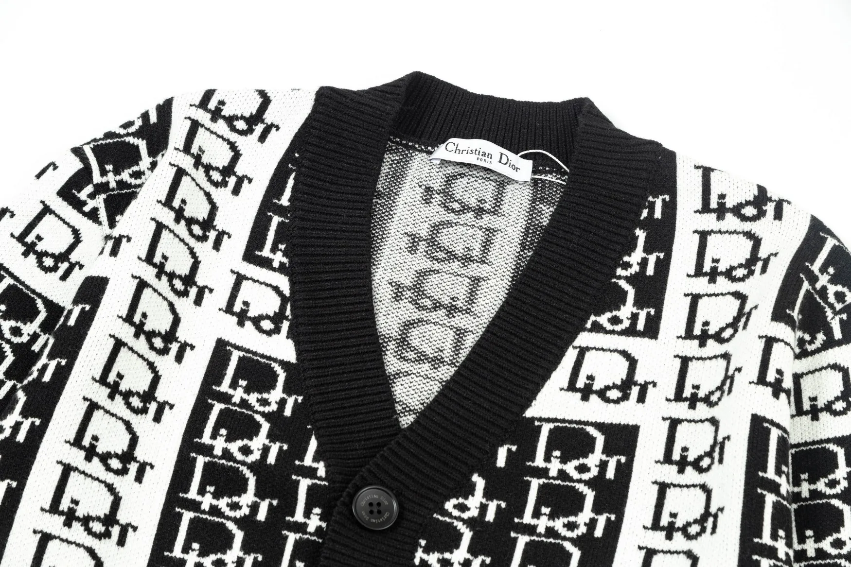 【2026】【DIOR 公式旗艦店】ディオール   セーター好評に付き再入荷！ 240929