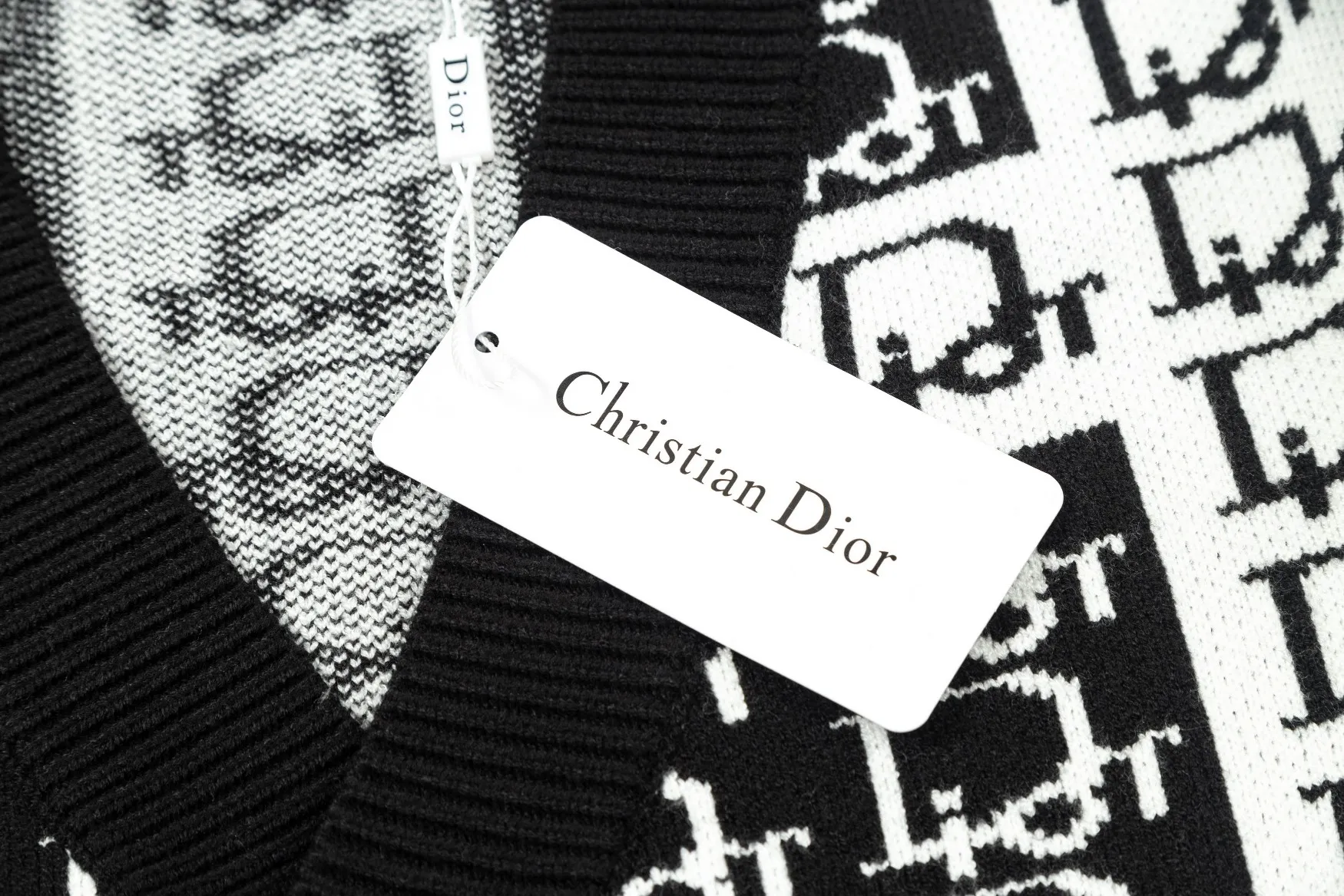 【2026】【DIOR 公式旗艦店】ディオール   セーター好評に付き再入荷！ 240929