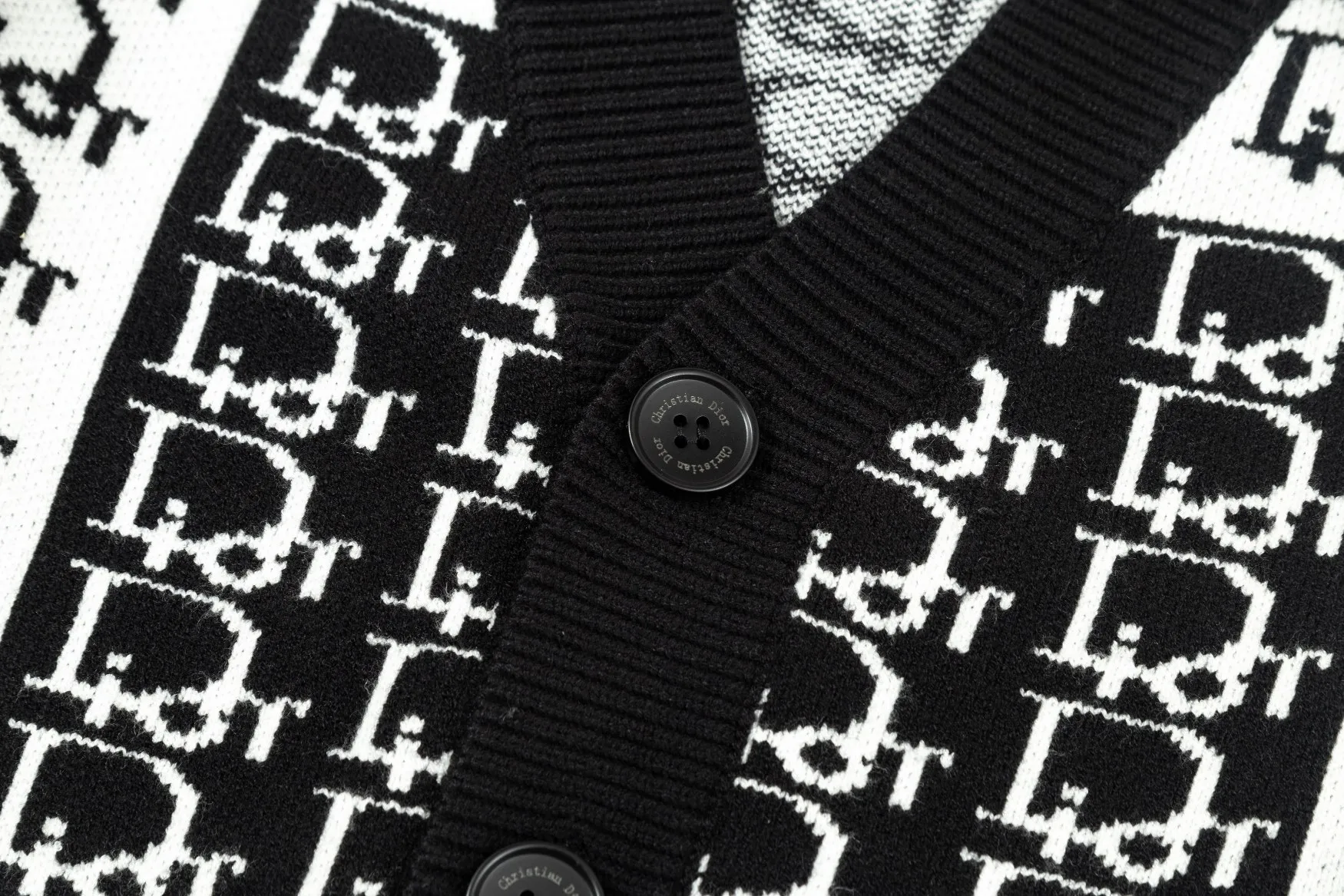【2026】【DIOR 公式旗艦店】ディオール   セーター好評に付き再入荷！ 240929