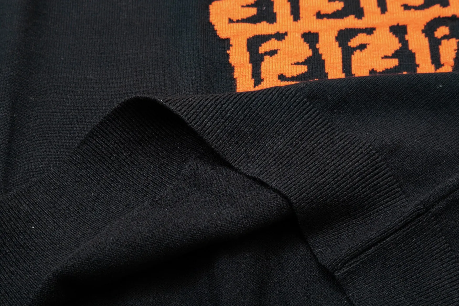 【2026】【FENDI 公式旗艦店】フェンディ   セーター好評に付き再入荷！ 240929