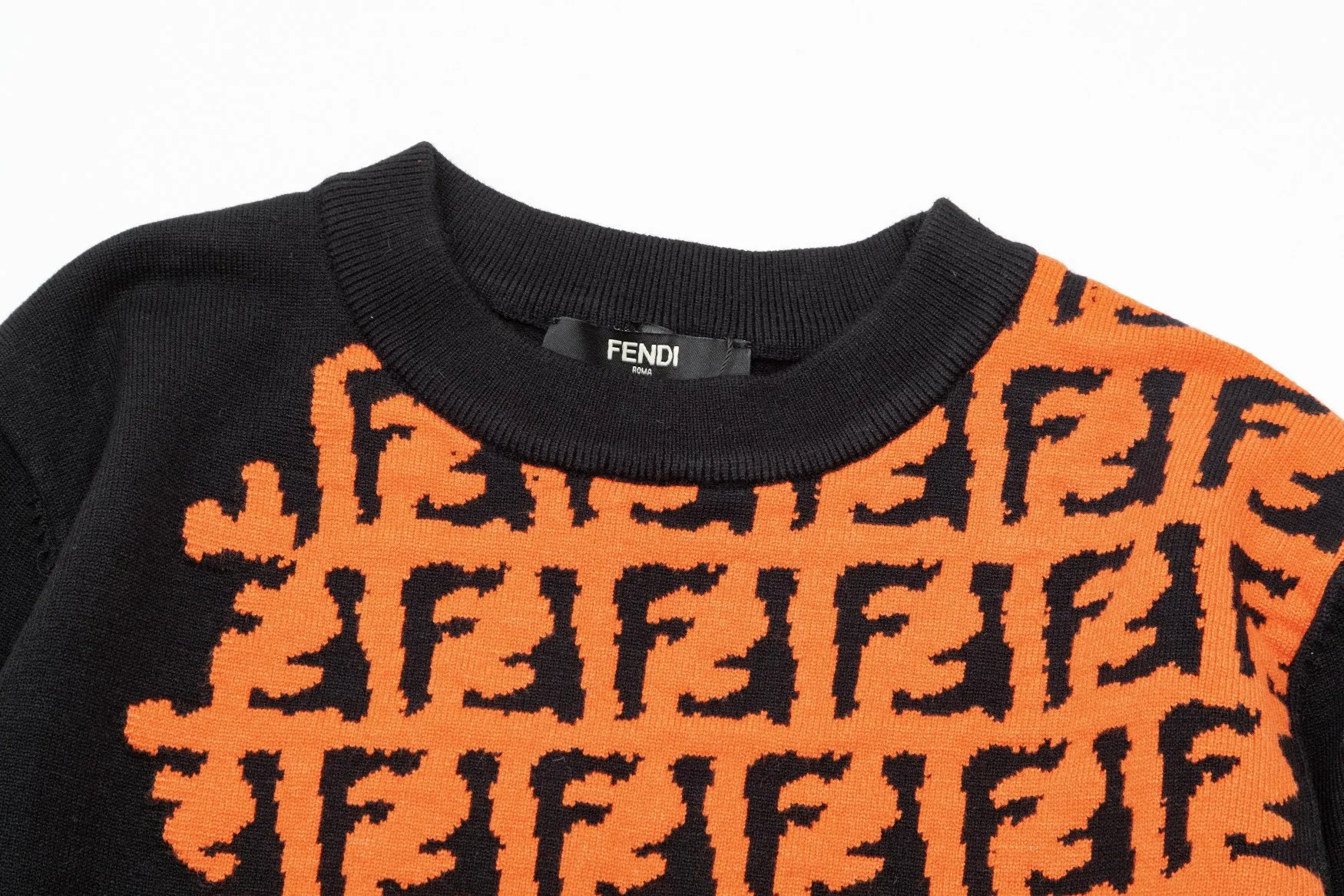 【2026】【FENDI 公式旗艦店】フェンディ   セーター好評に付き再入荷！ 240929