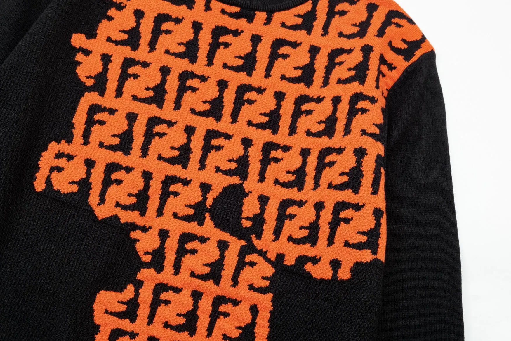 【2026】【FENDI 公式旗艦店】フェンディ   セーター好評に付き再入荷！ 240929