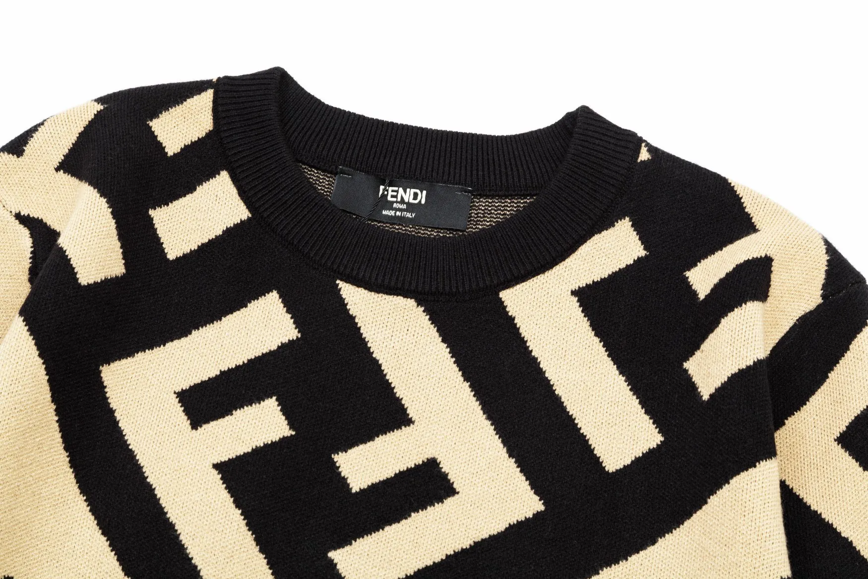 【2026】【FENDI 公式旗艦店】フェンディ   セーター好評に付き再入荷！ 240929